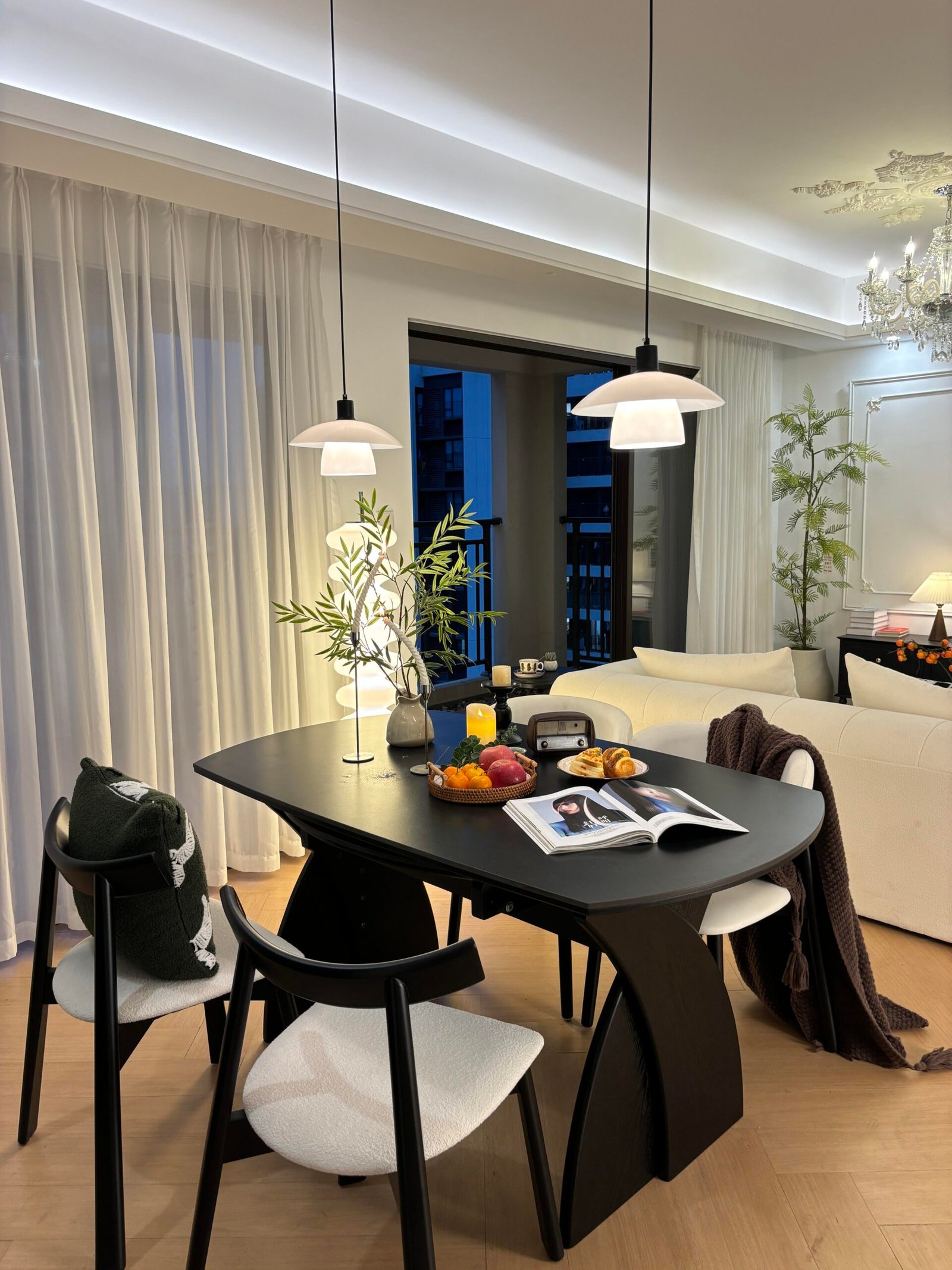 Cozy dining corner with textured fabrics and a sophisticated modern layout